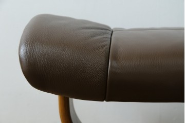 中古　美品　EKORNES(エコーネス)　本革　ストレスレス レノ クラシック(S)　包み込むような座り心地のリクライニングチェアとオットマンのセット　定価約45万円　(R-086249)
