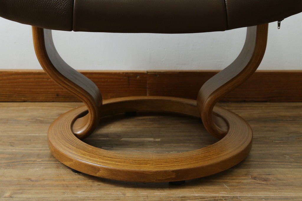 中古　美品　EKORNES(エコーネス)　本革　ストレスレス レノ クラシック(S)　包み込むような座り心地のリクライニングチェアとオットマンのセット　定価約45万円　(R-086249)