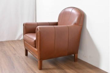 中古　VARO,S.A. VALENTI(バロッサバレンティ)　本革　クラシックな風格を感じさせる鋲打ちデザインの1人掛けアームソファ　定価約40万円　(R-086250)