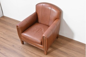 中古　VARO,S.A. VALENTI(バロッサバレンティ)　本革　クラシックな風格を感じさせる鋲打ちデザインの1人掛けアームソファ　定価約40万円　(R-086250)