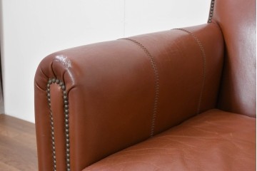 中古　VARO,S.A. VALENTI(バロッサバレンティ)　本革　クラシックな風格を感じさせる鋲打ちデザインの2人掛けアームソファ　定価約68万円　(R-086251)