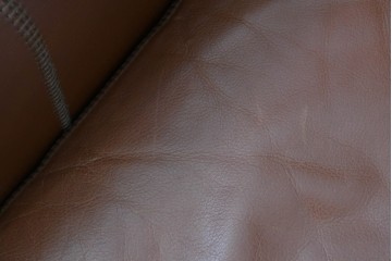 中古　VARO,S.A. VALENTI(バロッサバレンティ)　本革　クラシックな風格を感じさせる鋲打ちデザインの2人掛けアームソファ　定価約68万円　(R-086251)