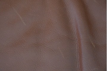 中古　VARO,S.A. VALENTI(バロッサバレンティ)　本革　クラシックな風格を感じさせる鋲打ちデザインの2人掛けアームソファ　定価約68万円　(R-086251)