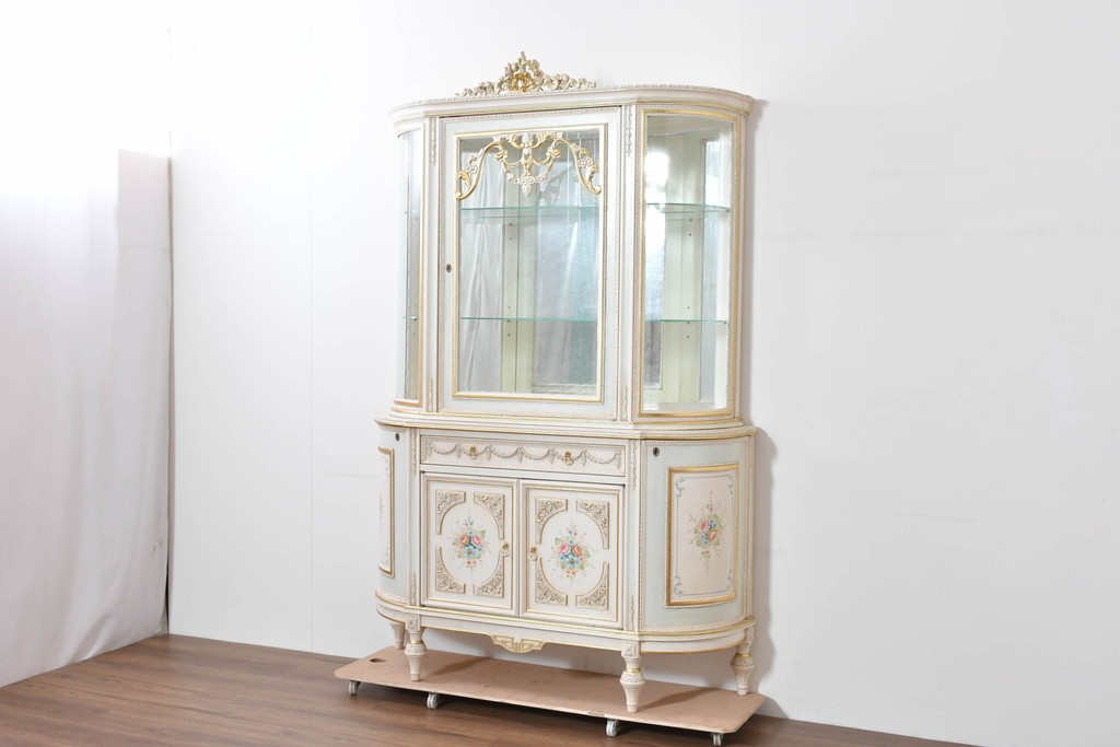 イタリアヴィンテージ　高級家具　ノバパルク(NOVAPLAK)　ロココ調の優美な装飾が魅力の照明付きミラーバックキャビネット　定価約180万円　(R-086253)