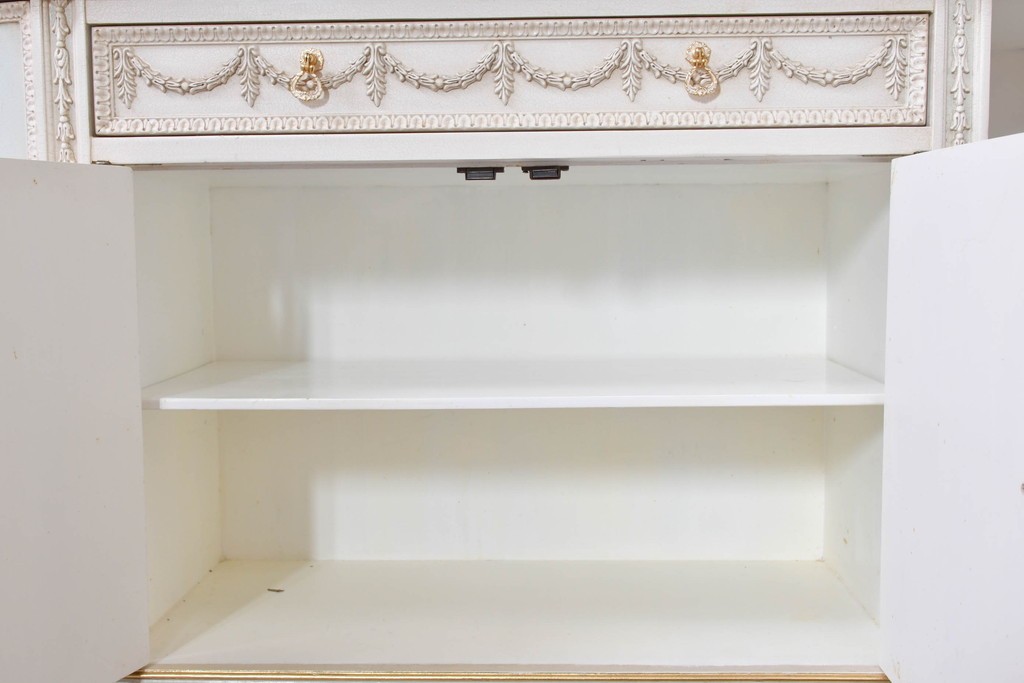 イタリアヴィンテージ　高級家具　ノバパルク(NOVAPLAK)　ロココ調の優美な装飾が魅力の照明付きミラーバックキャビネット　定価約180万円　(R-086253)