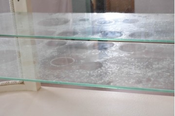 イタリアヴィンテージ　高級家具　ノバパルク(NOVAPLAK)　ロココ調の優美な装飾が魅力の照明付きミラーバックキャビネット　定価約180万円　(R-086253)