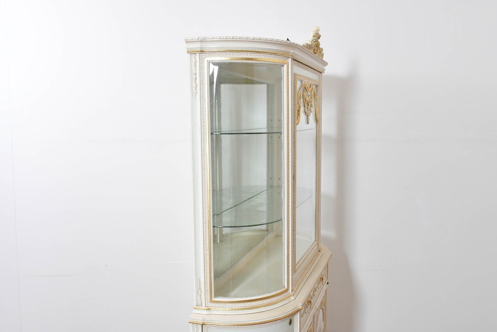 イタリアヴィンテージ　高級家具　ノバパルク(NOVAPLAK)　ロココ調の優美な装飾が魅力の照明付きミラーバックキャビネット　定価約180万円　(R-086253)