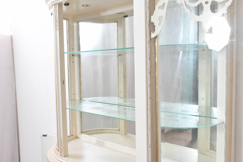 イタリアヴィンテージ　高級家具　ノバパルク(NOVAPLAK)　ロココ調の優美な装飾が魅力の照明付きミラーバックキャビネット　定価約180万円　(R-086253)