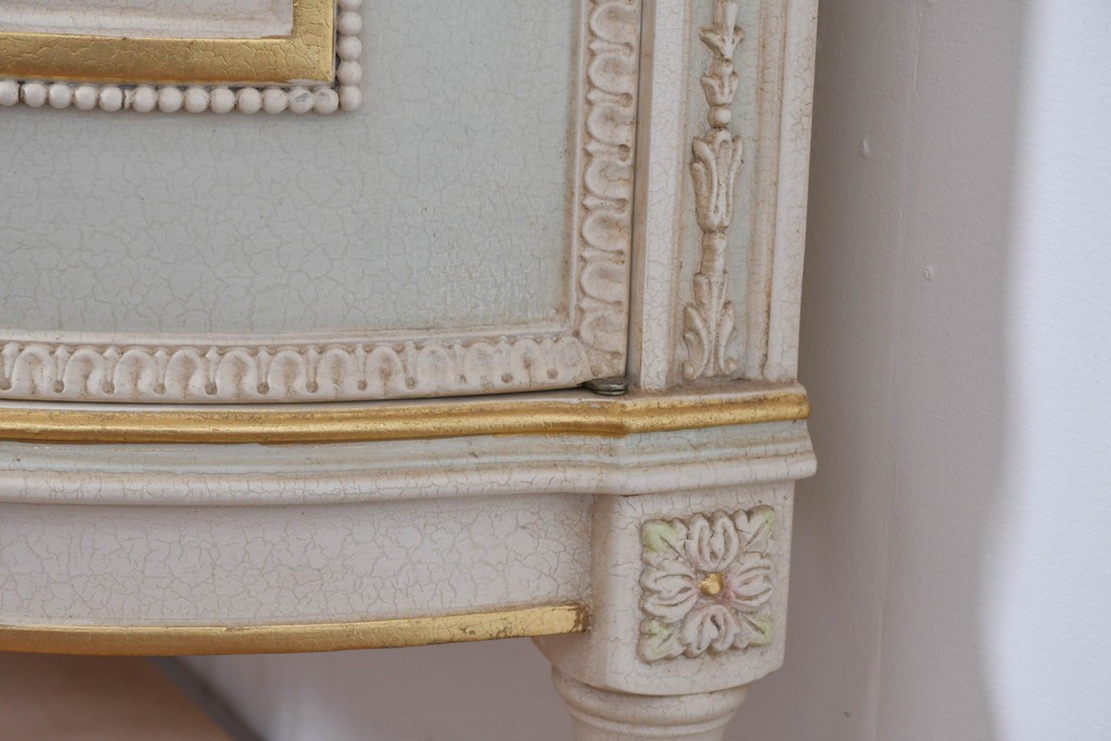 イタリアヴィンテージ　高級家具　ノバパルク(NOVAPLAK)　ロココ調の優美な装飾が魅力の照明付きミラーバックキャビネット　定価約180万円　(R-086253)