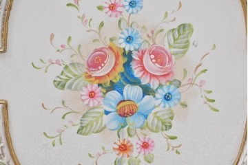 イタリアヴィンテージ　高級家具　ノバパルク(NOVAPLAK)　ロココ調の優美な装飾が魅力の照明付きミラーバックキャビネット　定価約180万円　(R-086253)