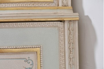 イタリアヴィンテージ　高級家具　ノバパルク(NOVAPLAK)　ロココ調の優美な装飾が魅力の照明付きミラーバックキャビネット　定価約180万円　(R-086253)