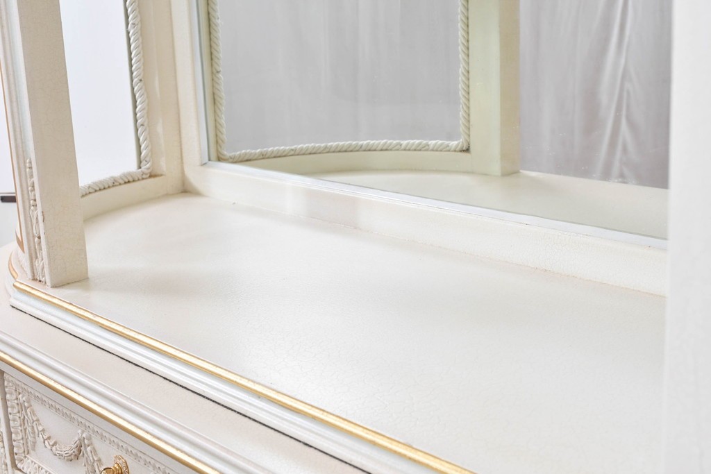 イタリアヴィンテージ　高級家具　ノバパルク(NOVAPLAK)　ロココ調の優美な装飾が魅力の照明付きミラーバックキャビネット　定価約180万円　(R-086253)