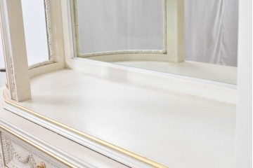 イタリアヴィンテージ　高級家具　ノバパルク(NOVAPLAK)　ロココ調の優美な装飾が魅力の照明付きミラーバックキャビネット　定価約180万円　(R-086253)