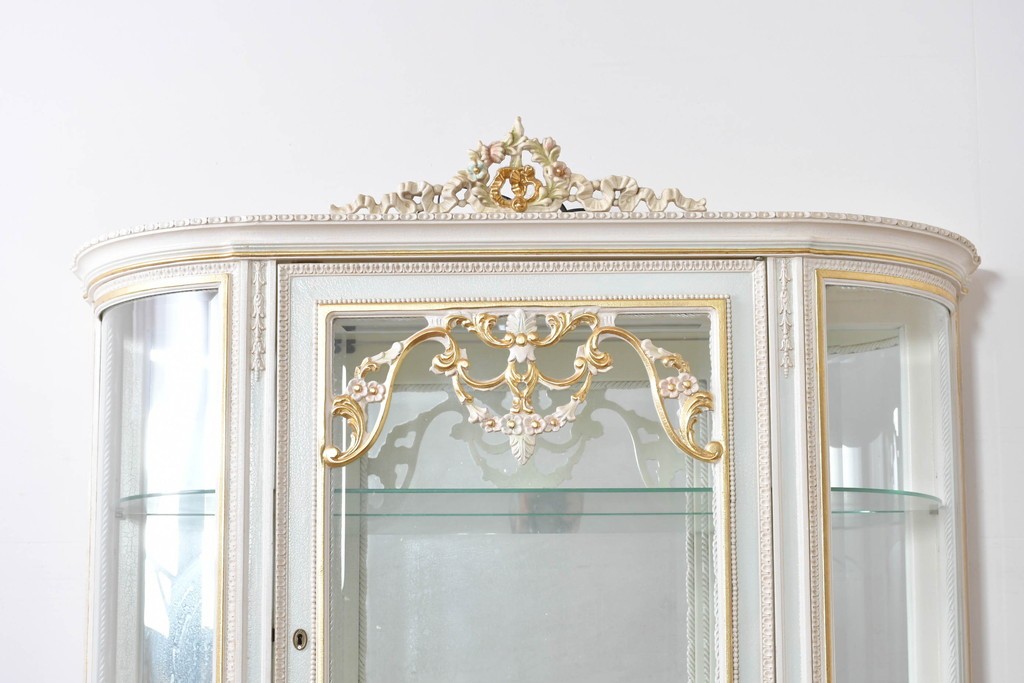 イタリアヴィンテージ　高級家具　ノバパルク(NOVAPLAK)　ロココ調の優美な装飾が魅力の照明付きミラーバックキャビネット　定価約180万円　(R-086253)