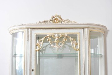 イタリアヴィンテージ　高級家具　ノバパルク(NOVAPLAK)　ロココ調の優美な装飾が魅力の照明付きミラーバックキャビネット　定価約180万円　(R-086253)