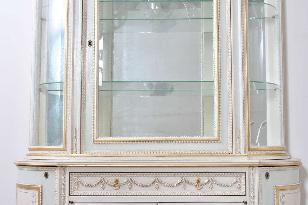 イタリアヴィンテージ　高級家具　ノバパルク(NOVAPLAK)　ロココ調の優美な装飾が魅力の照明付きミラーバックキャビネット　定価約180万円　(R-086253)