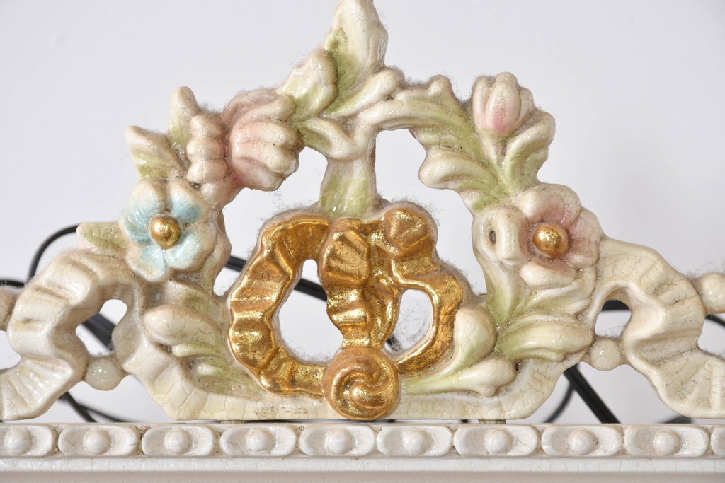 イタリアヴィンテージ　高級家具　ノバパルク(NOVAPLAK)　ロココ調の優美な装飾が魅力の照明付きミラーバックキャビネット　定価約180万円　(R-086253)