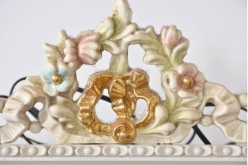 イタリアヴィンテージ　高級家具　ノバパルク(NOVAPLAK)　ロココ調の優美な装飾が魅力の照明付きミラーバックキャビネット　定価約180万円　(R-086253)