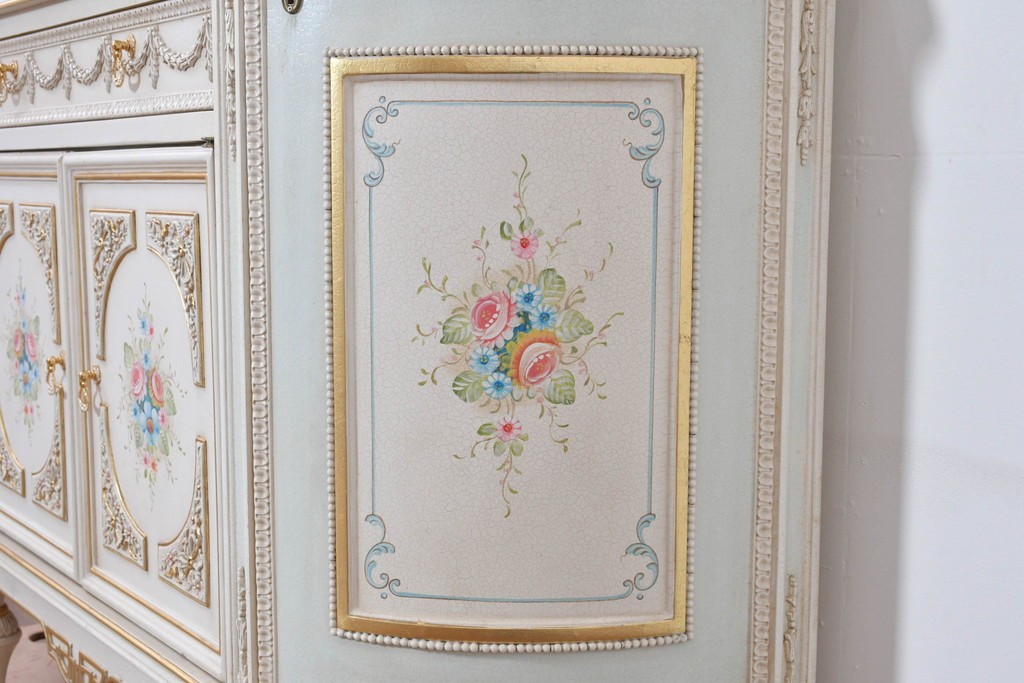 イタリアヴィンテージ　高級家具　ノバパルク(NOVAPLAK)　ロココ調の優美な装飾が魅力の照明付きミラーバックキャビネット　定価約180万円　(R-086253)