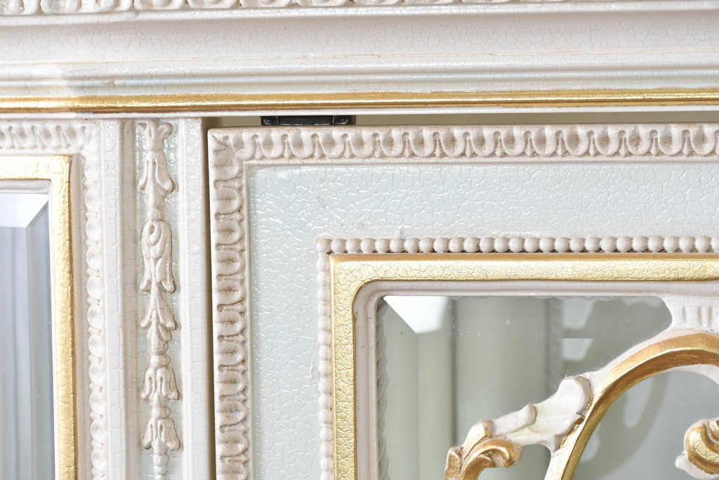 イタリアヴィンテージ　高級家具　ノバパルク(NOVAPLAK)　ロココ調の優美な装飾が魅力の照明付きミラーバックキャビネット　定価約180万円　(R-086253)