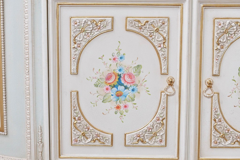 イタリアヴィンテージ　高級家具　ノバパルク(NOVAPLAK)　ロココ調の優美な装飾が魅力の照明付きミラーバックキャビネット　定価約180万円　(R-086253)