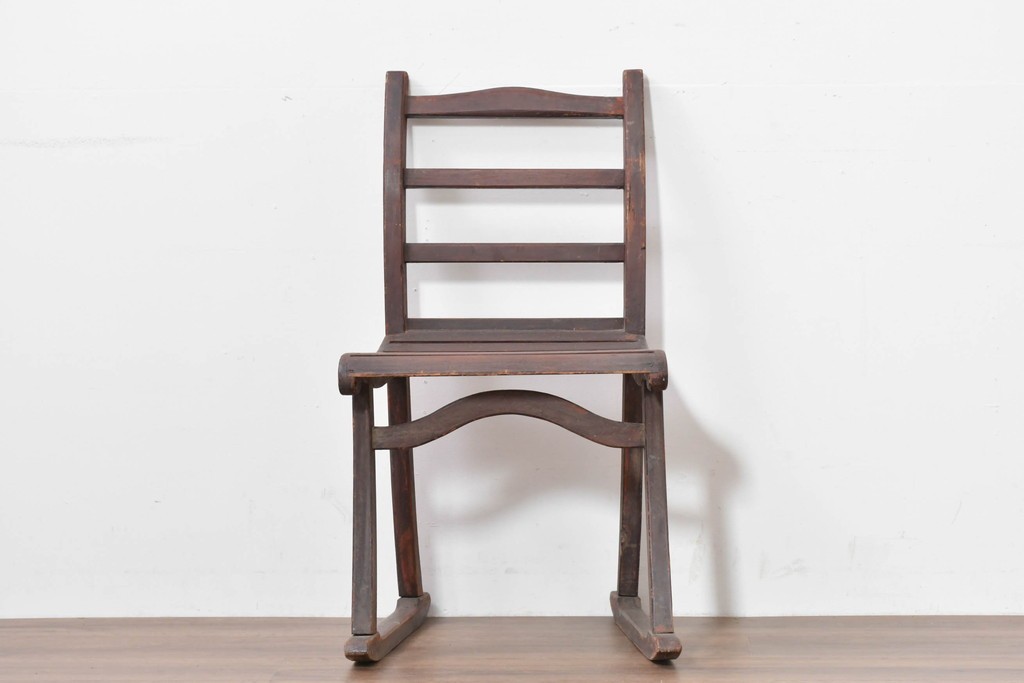 韓国アンティーク　時代物　李朝民芸家具　曲線デザインの素朴なアームレスチェア　(R-086261)
