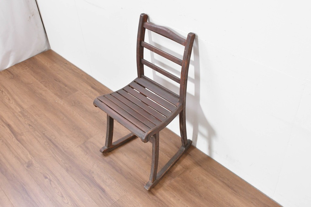 韓国アンティーク　時代物　李朝民芸家具　曲線デザインの素朴なアームレスチェア　(R-086261)