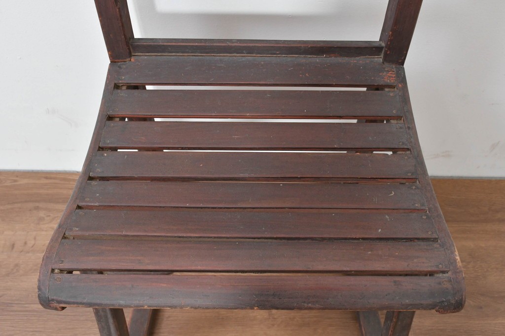 韓国アンティーク　時代物　李朝民芸家具　曲線デザインの素朴なアームレスチェア　(R-086261)