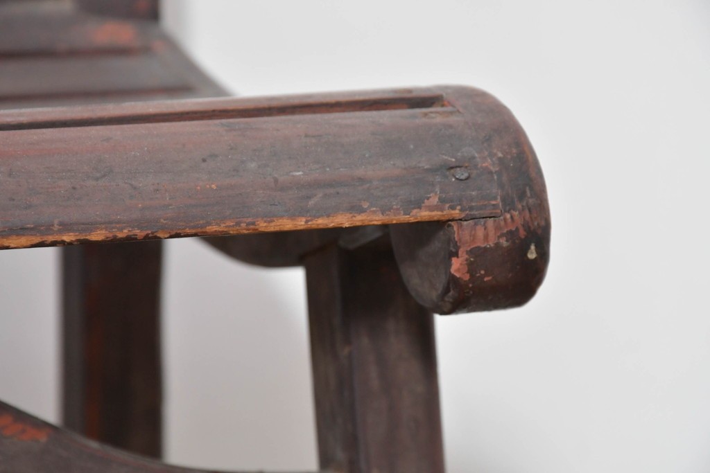 韓国アンティーク　時代物　李朝民芸家具　曲線デザインの素朴なアームレスチェア　(R-086261)