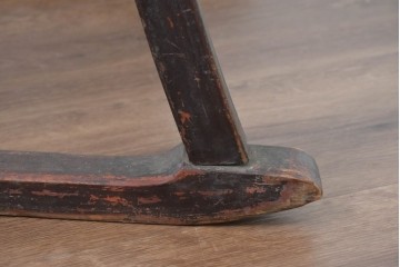 韓国アンティーク　時代物　李朝民芸家具　曲線デザインの素朴なアームレスチェア　(R-086261)