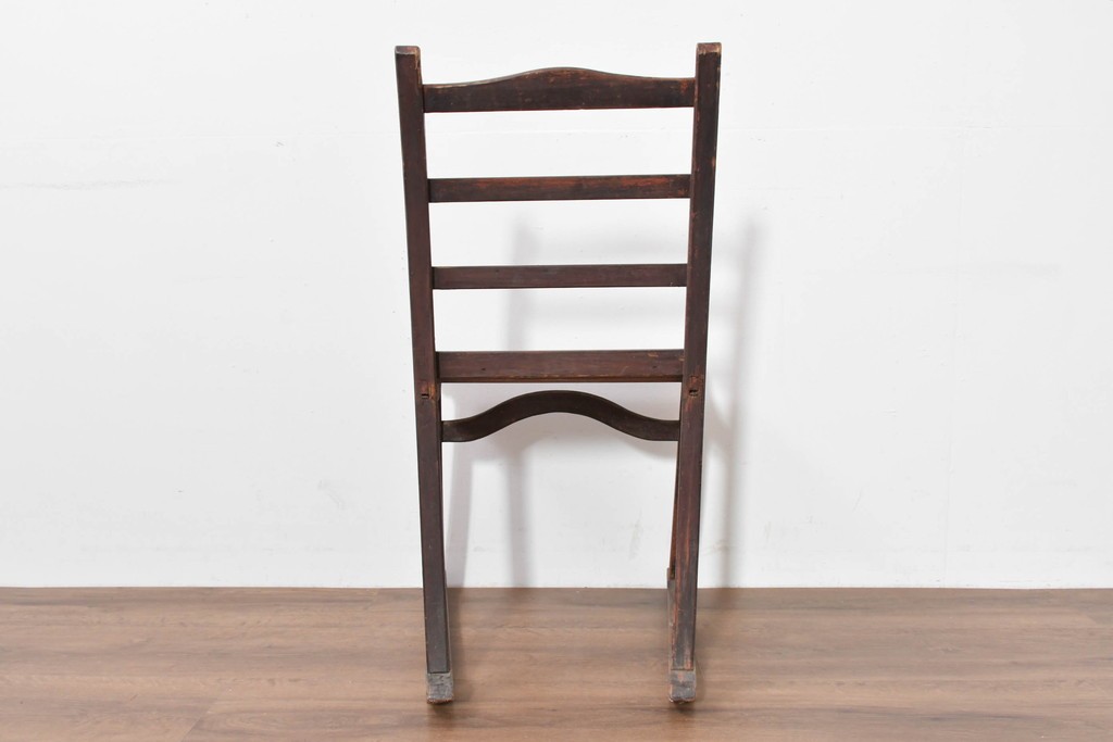 韓国アンティーク　時代物　李朝民芸家具　曲線デザインの素朴なアームレスチェア　(R-086261)