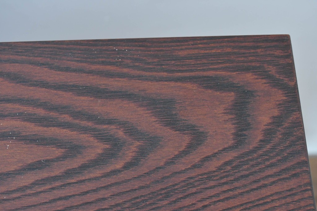 中古　岩谷堂箪笥　牡丹の彫刻金具と豊かな木目が存在感を放つ車箪笥　(R-086278)