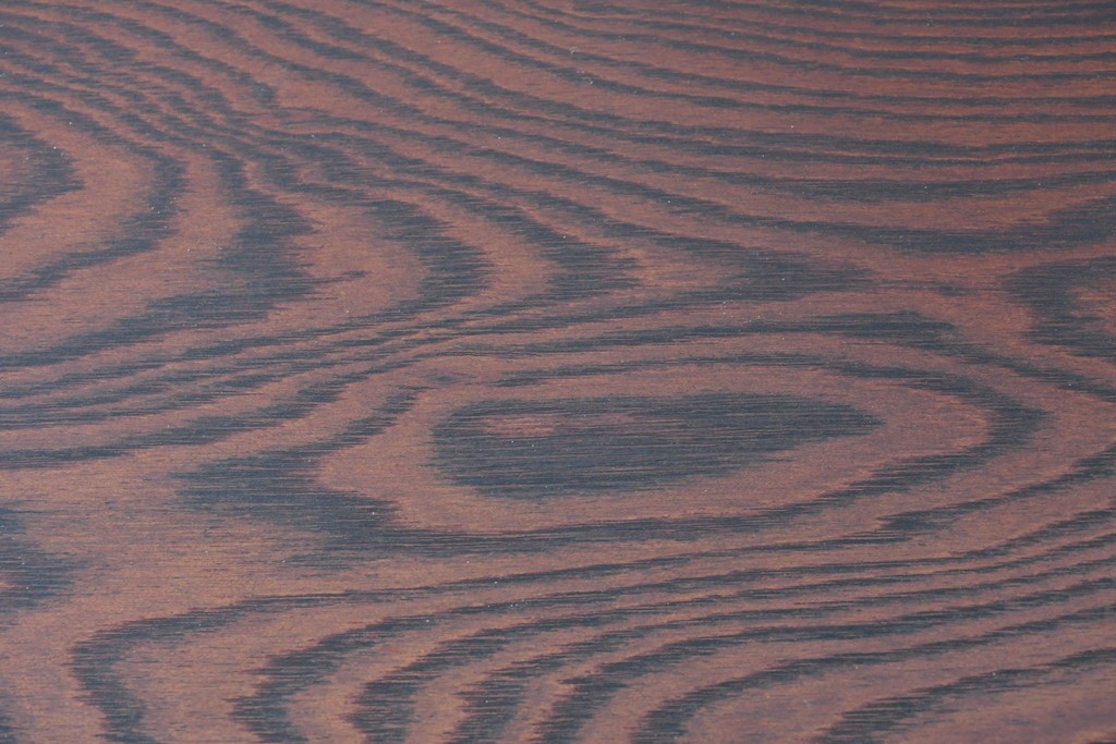 中古　岩谷堂箪笥　牡丹の彫刻金具と豊かな木目が存在感を放つ車箪笥　(R-086278)