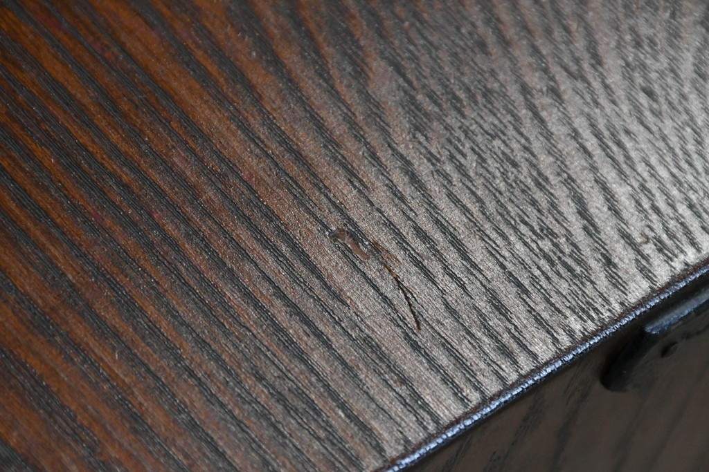 中古　岩谷堂箪笥　牡丹の彫刻金具と豊かな木目が存在感を放つ車箪笥　(R-086278)