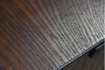 中古　岩谷堂箪笥　牡丹の彫刻金具と豊かな木目が存在感を放つ車箪笥　(R-086278)