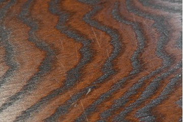 中古　岩谷堂箪笥　牡丹の彫刻金具と豊かな木目が存在感を放つ車箪笥　(R-086278)