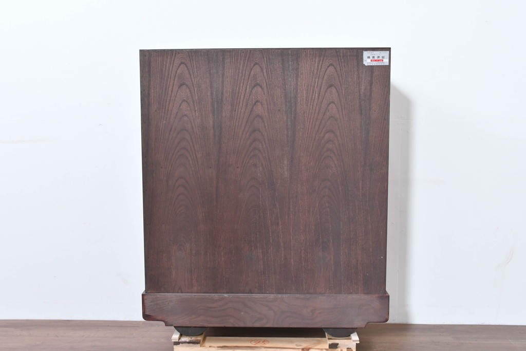 中古　岩谷堂箪笥　牡丹の彫刻金具と豊かな木目が存在感を放つ車箪笥　(R-086278)