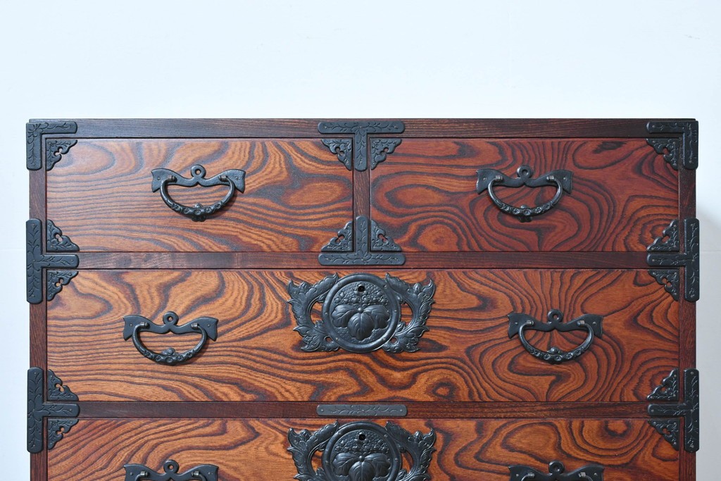 中古　岩谷堂箪笥　漆塗り　波打つ木目が美しい三尺整理箪笥　(R-086279)