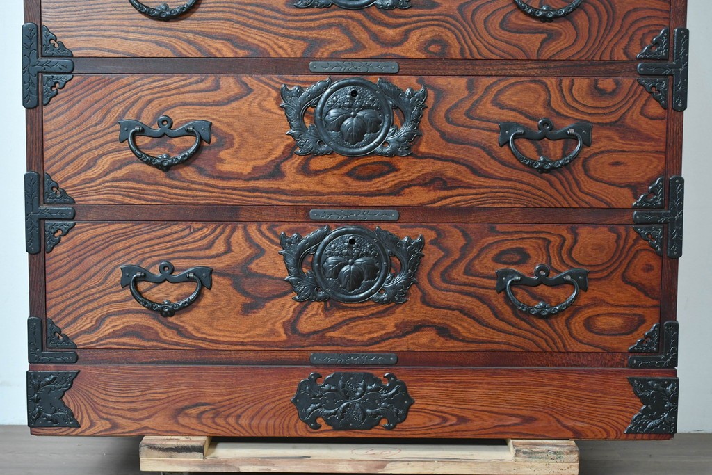 中古　岩谷堂箪笥　漆塗り　波打つ木目が美しい三尺整理箪笥　(R-086279)