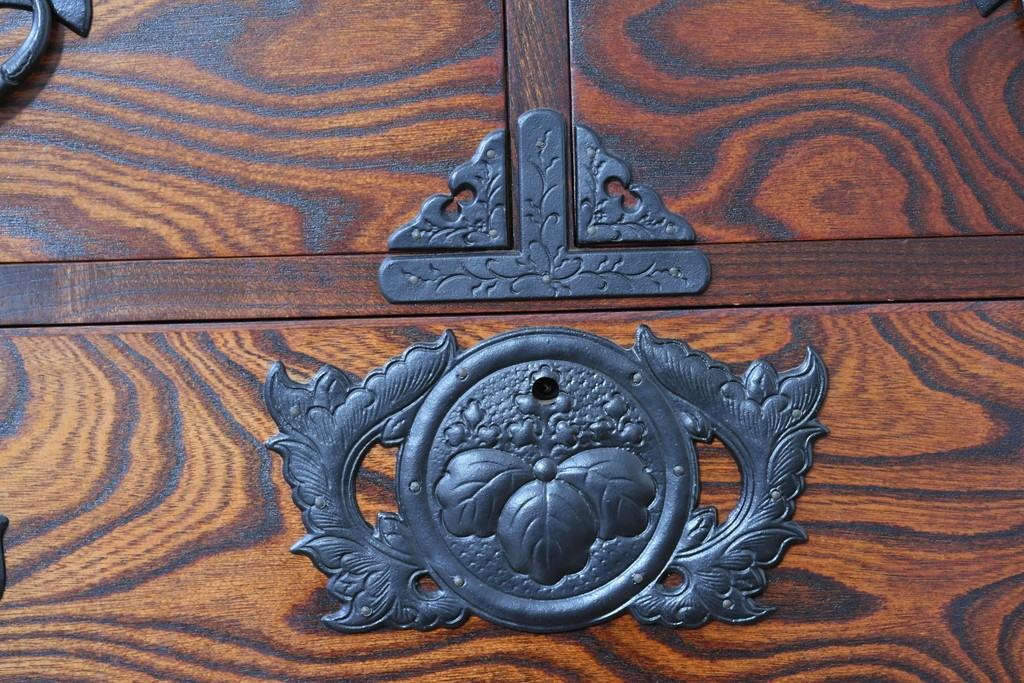 中古　岩谷堂箪笥　漆塗り　波打つ木目が美しい三尺整理箪笥　(R-086279)