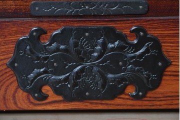 中古　岩谷堂箪笥　漆塗り　波打つ木目が美しい三尺整理箪笥　(R-086279)