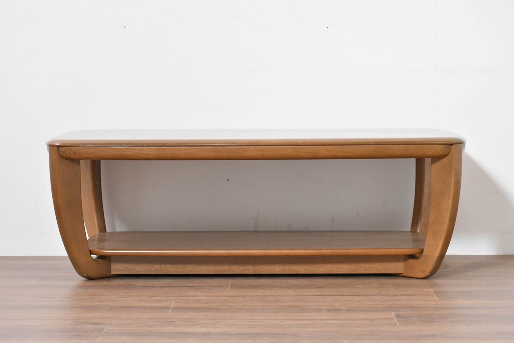 中古　カリモク家具(karimoku)　楢(ナラ)材　棚付きで使い勝手の良いセンターテーブル　(R-086280)