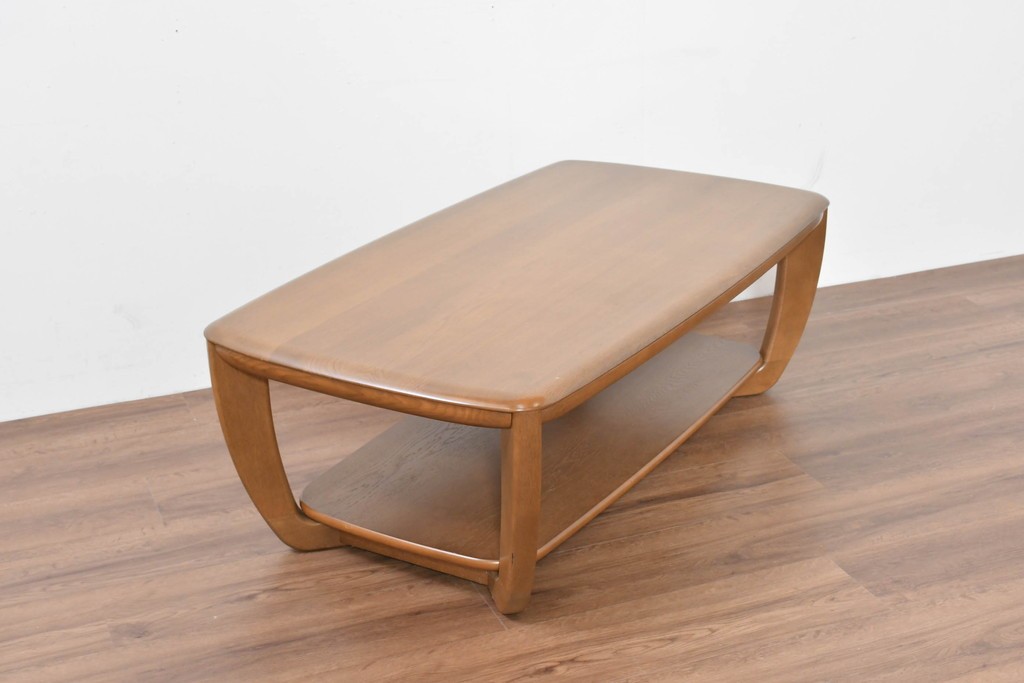 中古　カリモク家具(karimoku)　楢(ナラ)材　棚付きで使い勝手の良いセンターテーブル　(R-086280)