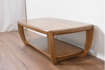 中古　カリモク家具(karimoku)　楢(ナラ)材　棚付きで使い勝手の良いセンターテーブル　(R-086280)