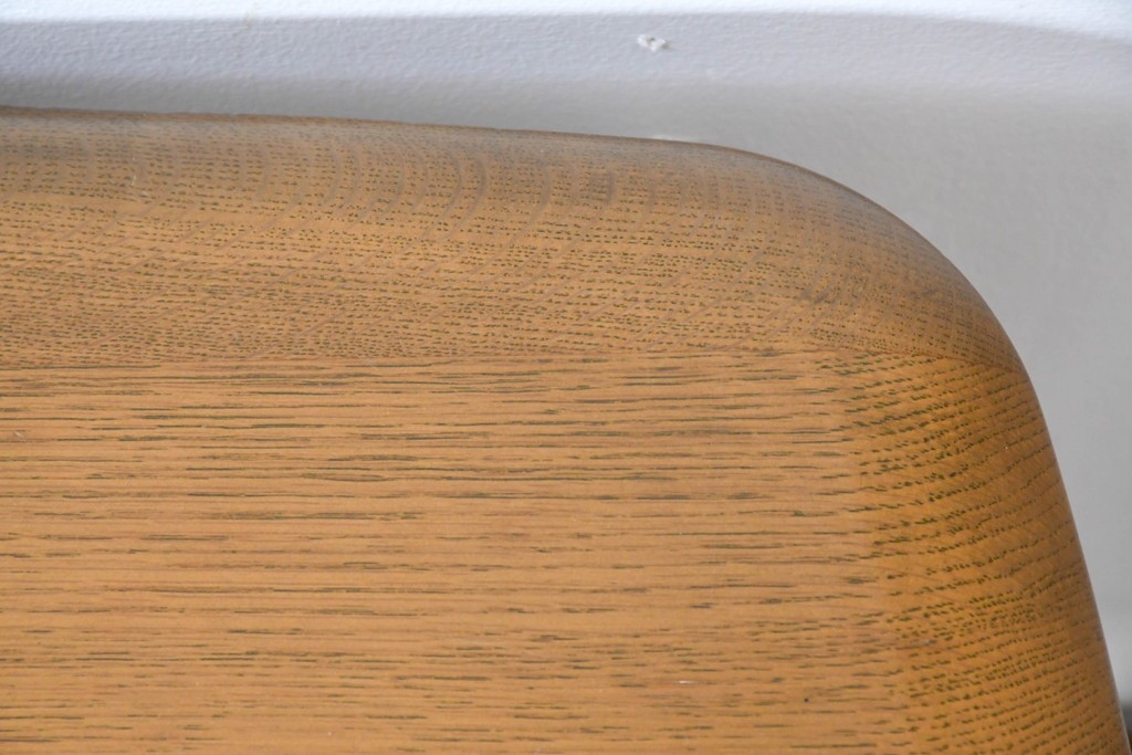 中古　カリモク家具(karimoku)　楢(ナラ)材　棚付きで使い勝手の良いセンターテーブル　(R-086280)