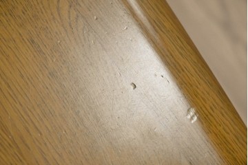 中古　カリモク家具(karimoku)　楢(ナラ)材　棚付きで使い勝手の良いセンターテーブル　(R-086280)