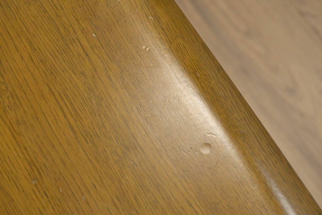 中古　カリモク家具(karimoku)　楢(ナラ)材　棚付きで使い勝手の良いセンターテーブル　(R-086280)