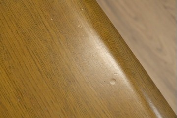 中古　カリモク家具(karimoku)　楢(ナラ)材　棚付きで使い勝手の良いセンターテーブル　(R-086280)