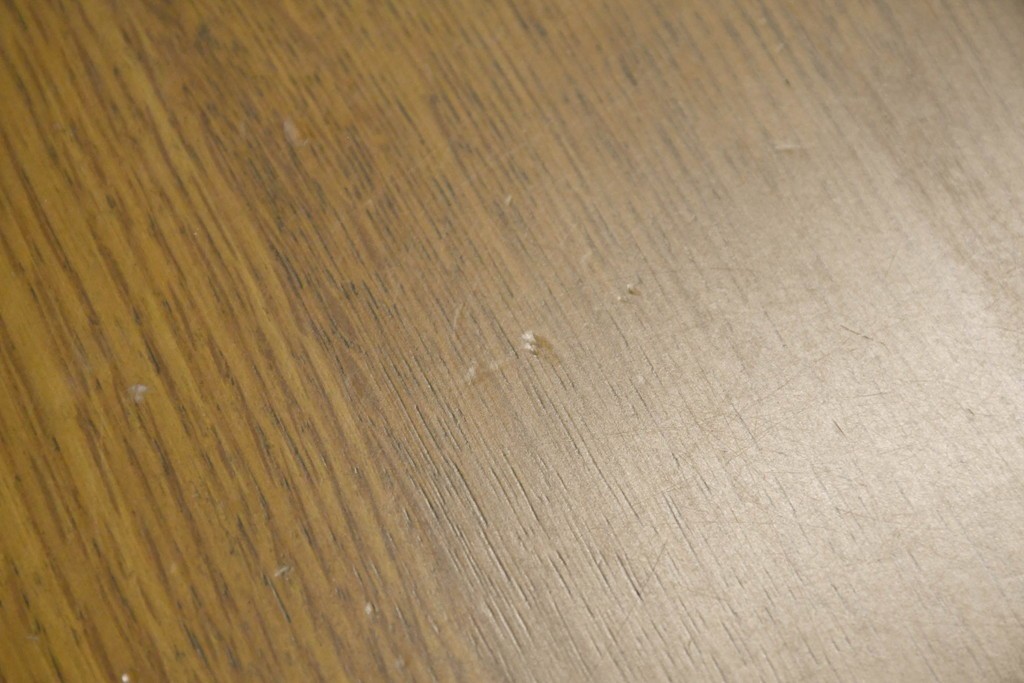 中古　カリモク家具(karimoku)　楢(ナラ)材　棚付きで使い勝手の良いセンターテーブル　(R-086280)