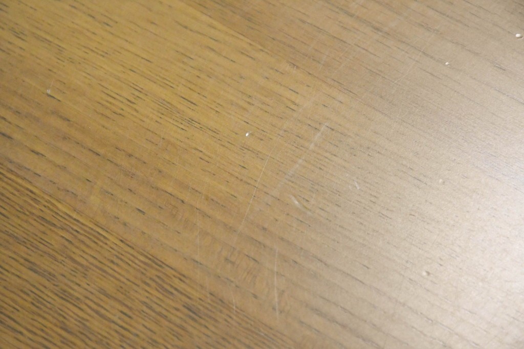 中古　カリモク家具(karimoku)　楢(ナラ)材　棚付きで使い勝手の良いセンターテーブル　(R-086280)